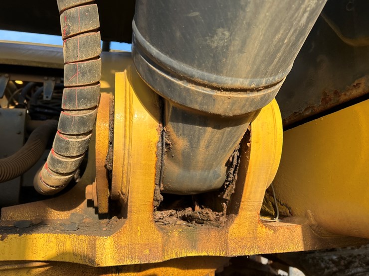 2006-deere-650d-lc-image-18