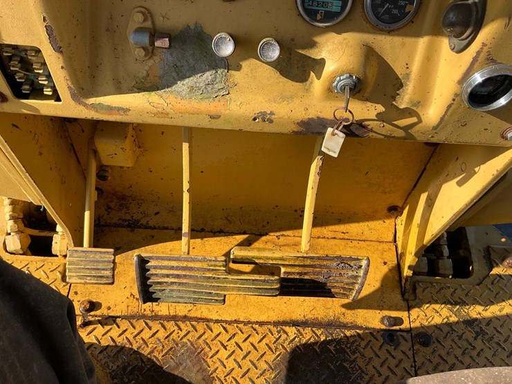 #350-•-1978-komatsu-d31-16-dozer-image-16