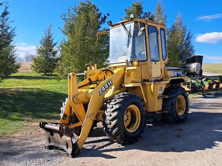 2001-deere-244h-image-8
