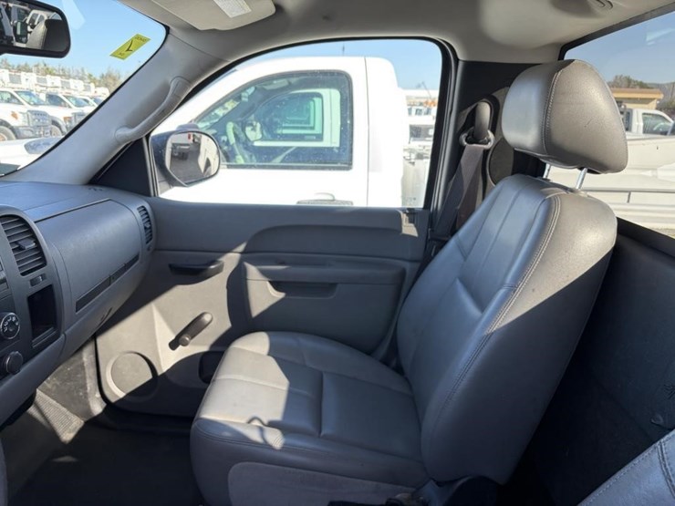 2012-chevrolet-2500-image-14