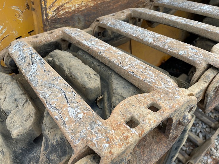 2006-deere-325-image-45