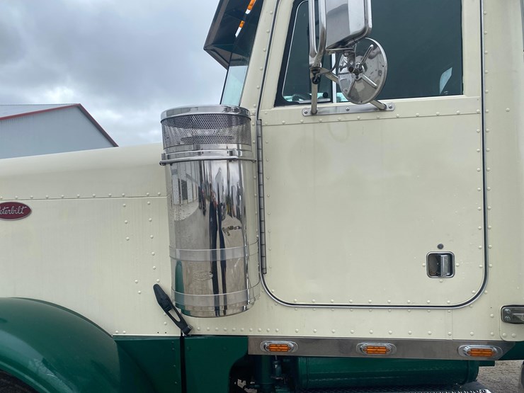 2002-peterbilt-379-image-63