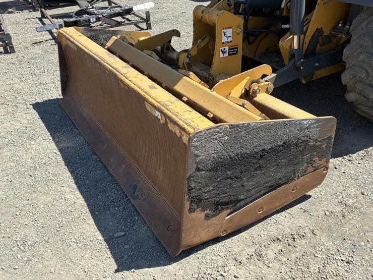 2017-deere-210lep-image-15