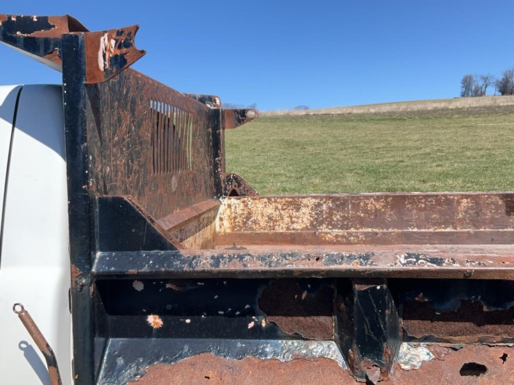 #501-•-2006-gmc-dump-truck-image-25