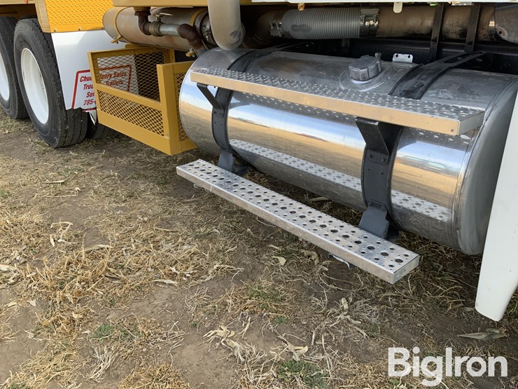 2006-freightliner-columbia-120-image-13