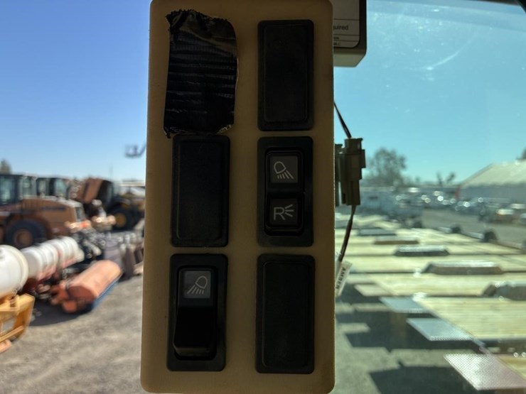 2003-caterpillar-143h-image-21