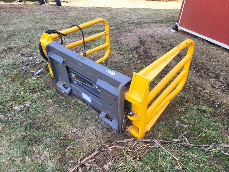 mast-bale-squeeze-w/skid-loader-mount---like-new-image-5