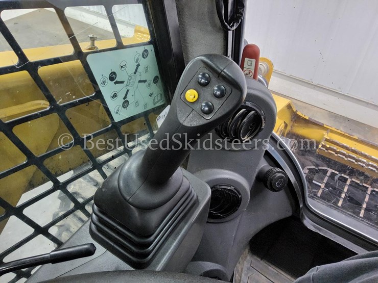 2019-caterpillar-246d3-image-21