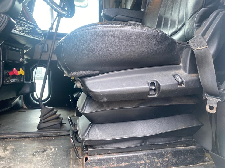 2002-peterbilt-379-image-136