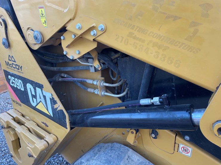 2017-caterpillar-259d-image-28