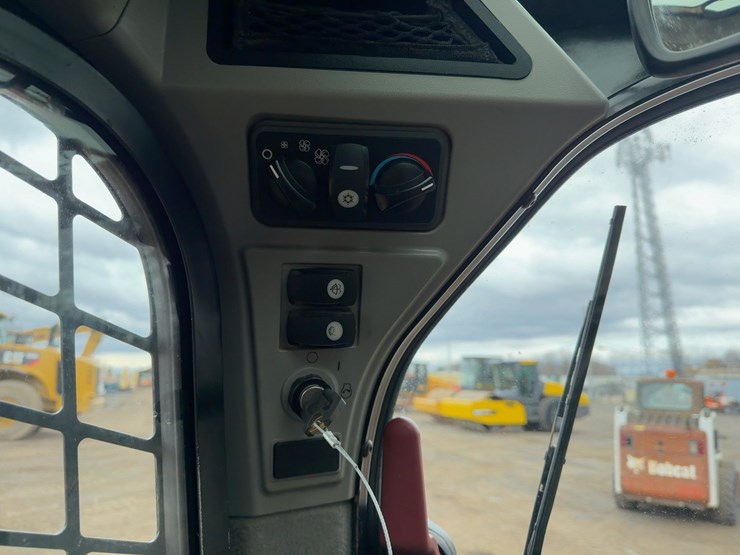 2016-caterpillar-279d-image-24