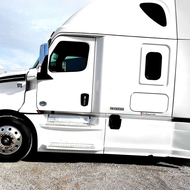 2019 FREIGHTLINER CASCADIA 126