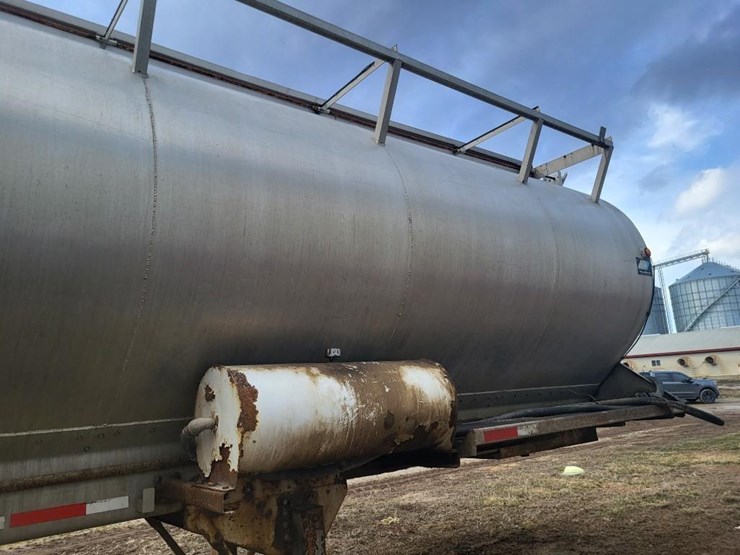 1996-warren-tandem-axle-feed-semi-trailer-image-7