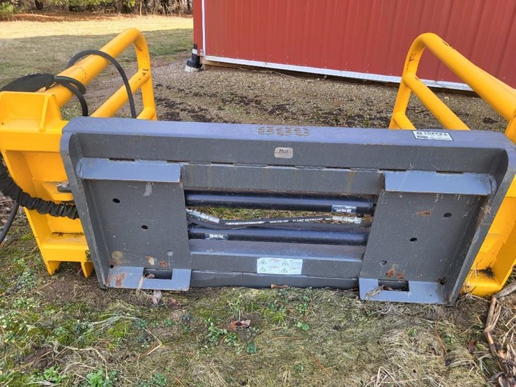 mast-bale-squeeze-w/skid-loader-mount---like-new-image-12