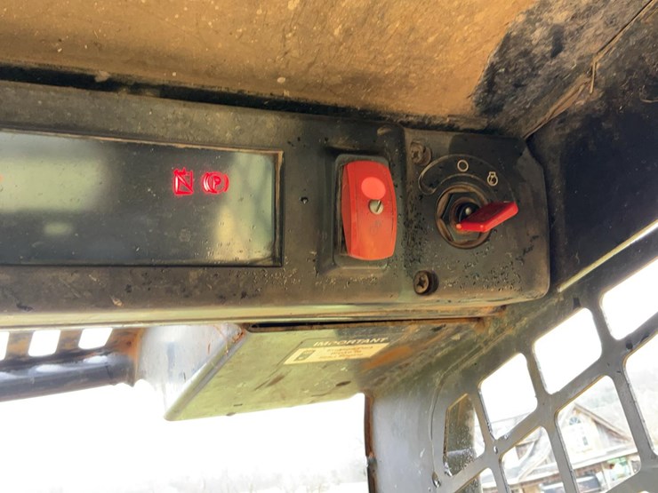 2003-deere-ct332-image-16