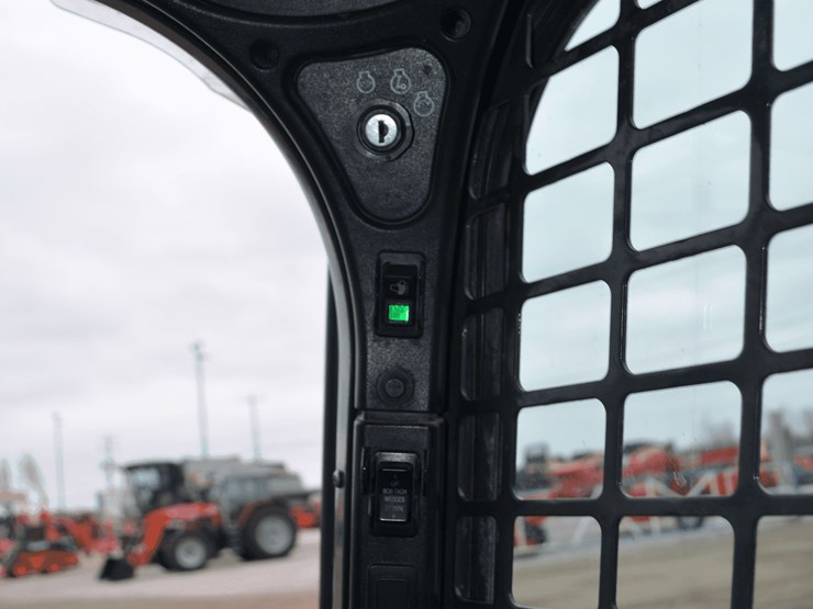 2017-bobcat-s740-image-17