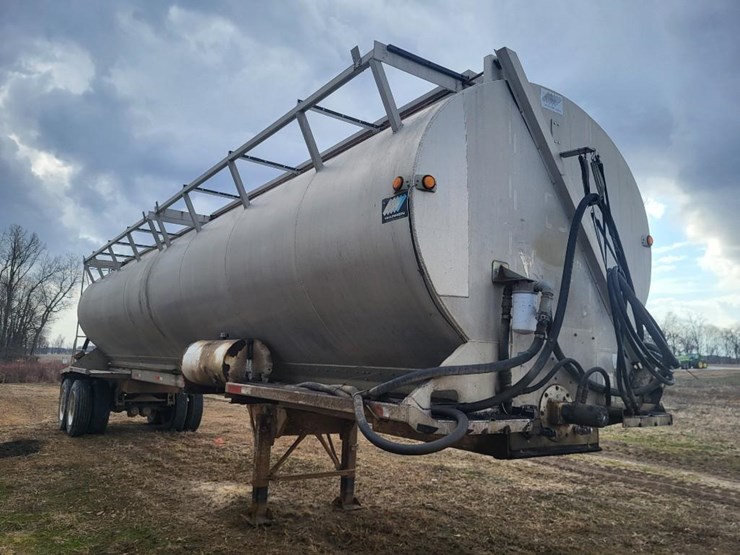 1996-warren-tandem-axle-feed-semi-trailer-image-8