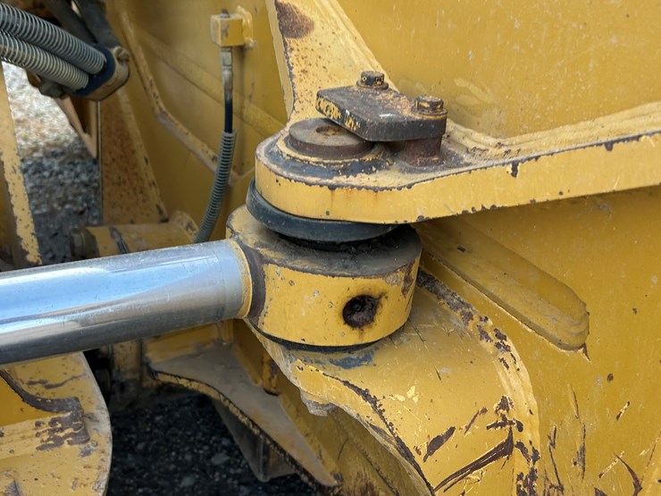 2015-caterpillar-d6t-lgp-image-20