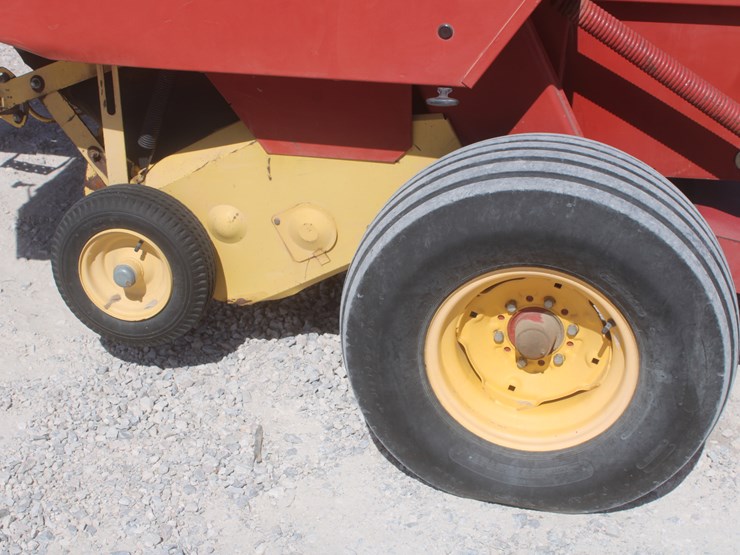 new-holland-664-image-17