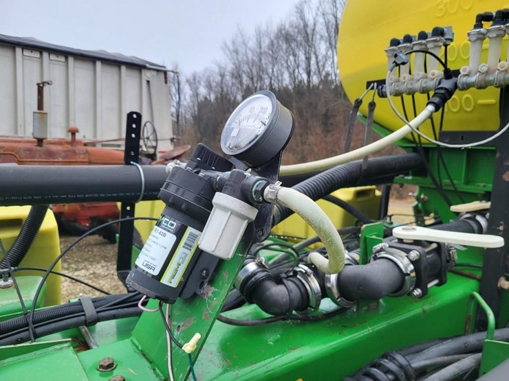 2010-john-deere-1770nt-image-65