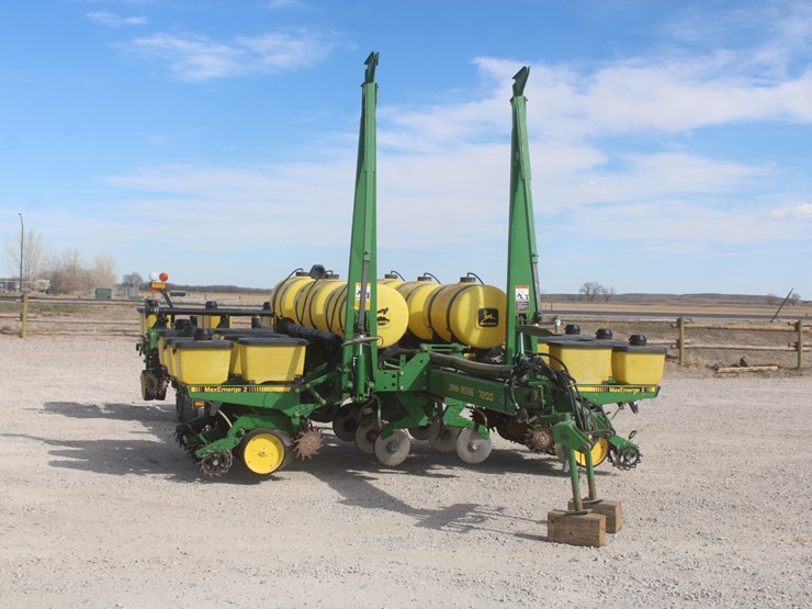 john-deere-7200-image-8