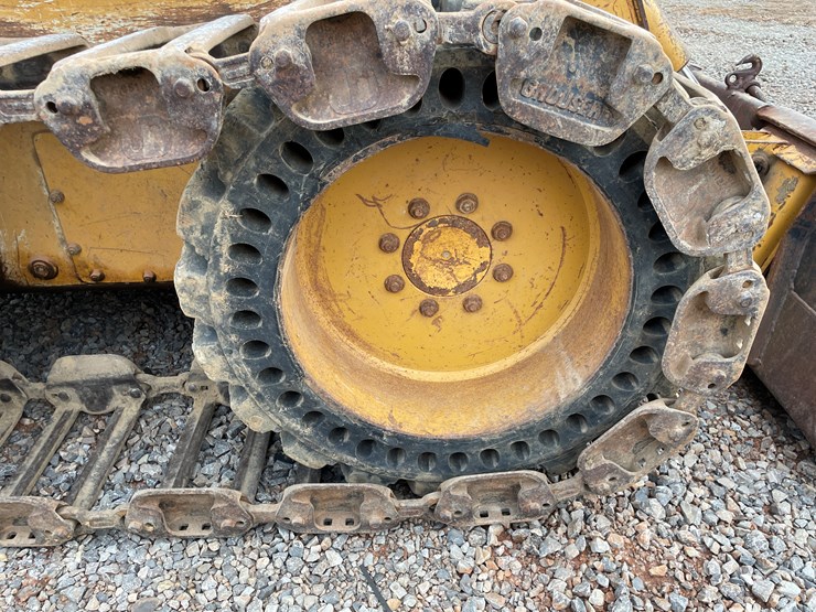 2006-deere-325-image-44