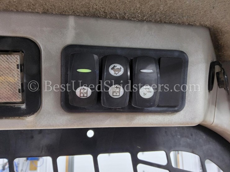 2014-caterpillar-259d-image-25