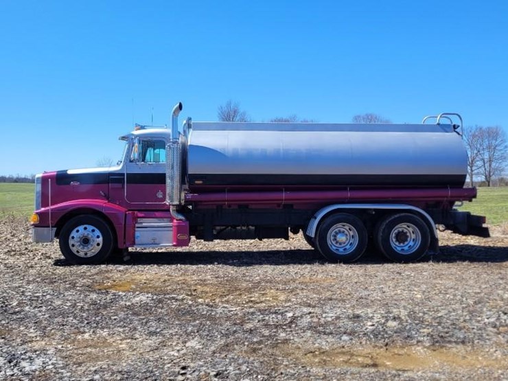 1993-peterbilt-377-image-9