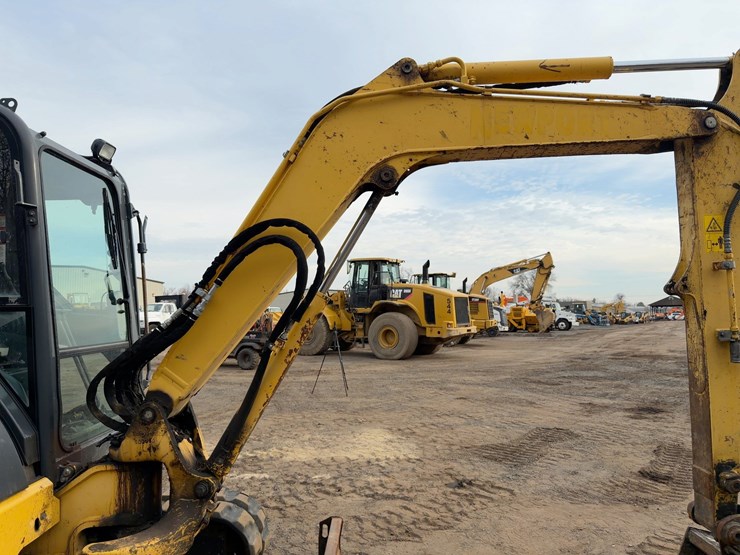 2014-komatsu-pc45mr-3-image-11