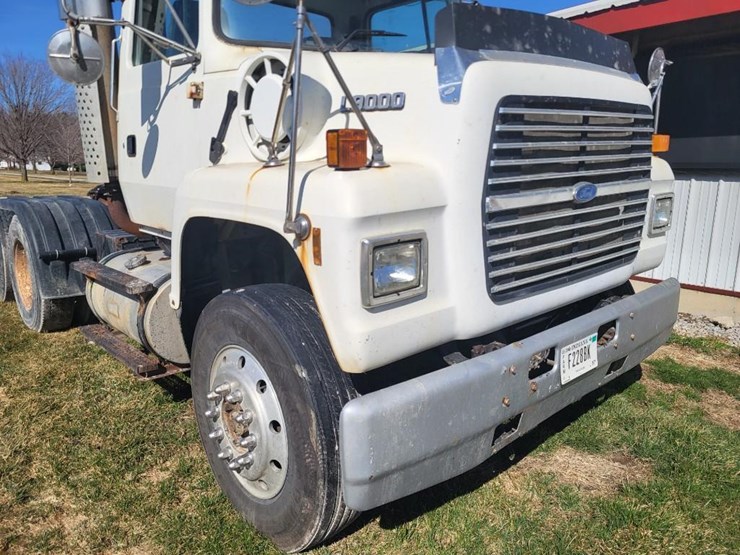 1995-ford-l9000-tandem-axle-day-cab-semi-image-50