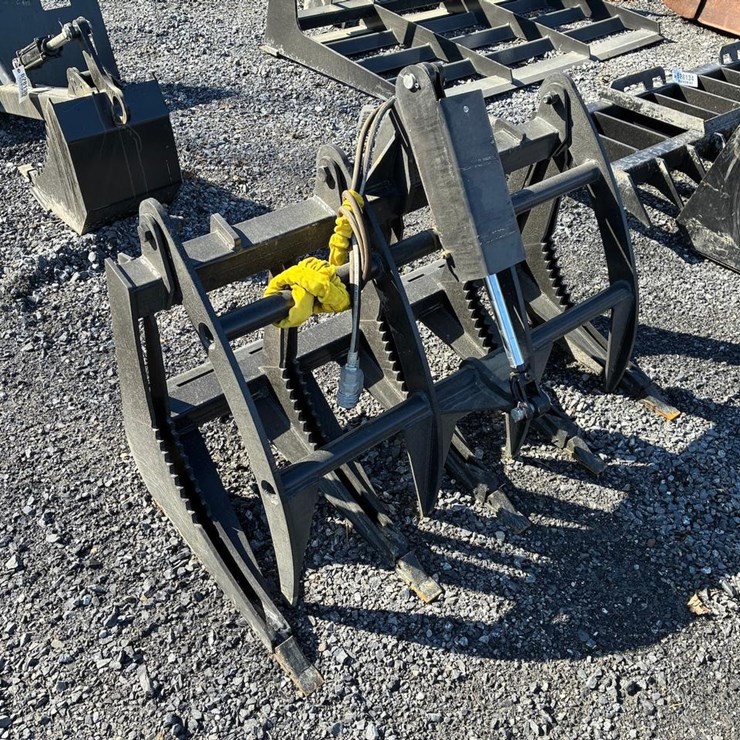 Wildcat 48" Skid Steer Root Rake Grapple