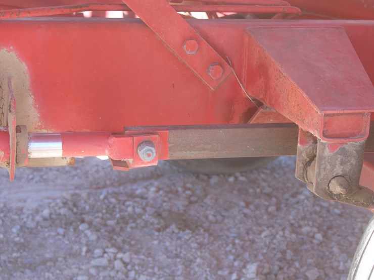 new-holland-1033-image-21