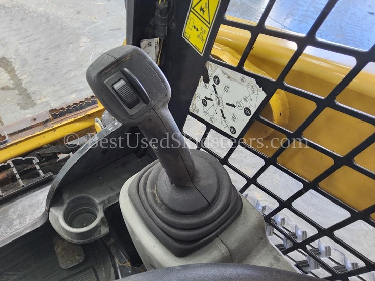 2018-caterpillar-249d-image-25