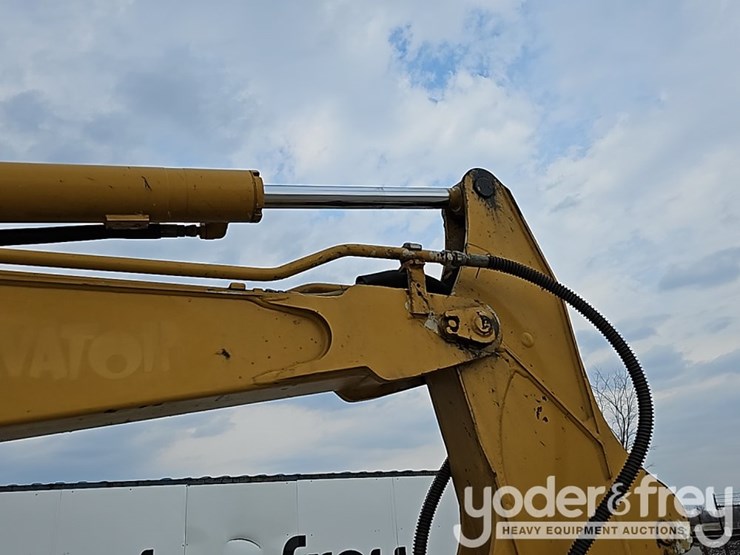 2014-takeuchi-tb235-image-23