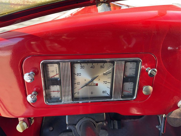 1937-international-d2-panel-truck-image-16