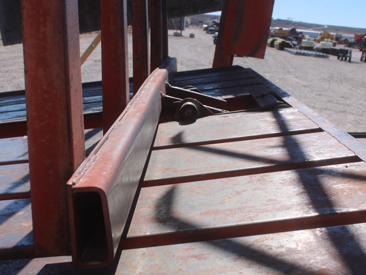 new-holland-1033-image-32