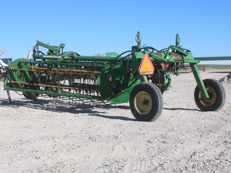 john-deere-700-image-4