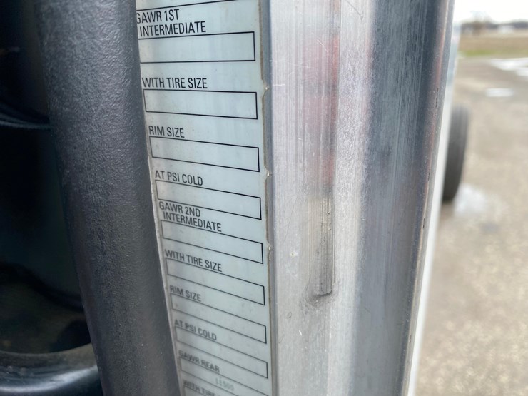 2016-peterbilt-325-image-80