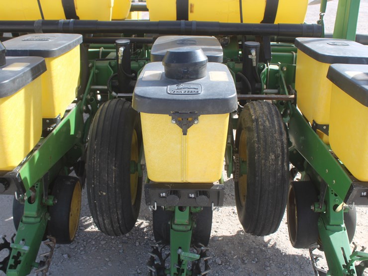 john-deere-7200-image-46