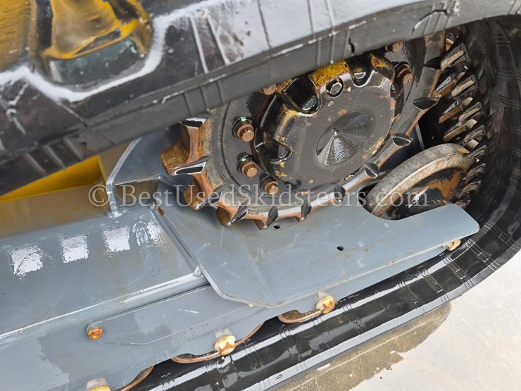 2024-deere-317g-image-12