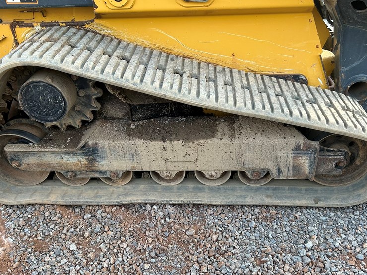 2011-deere-333g-image-51