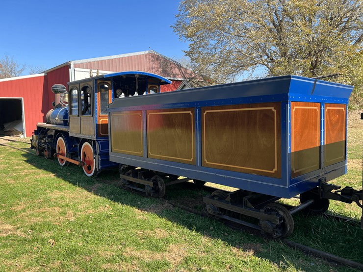 frick-steam-locomotive-with-track-image-15