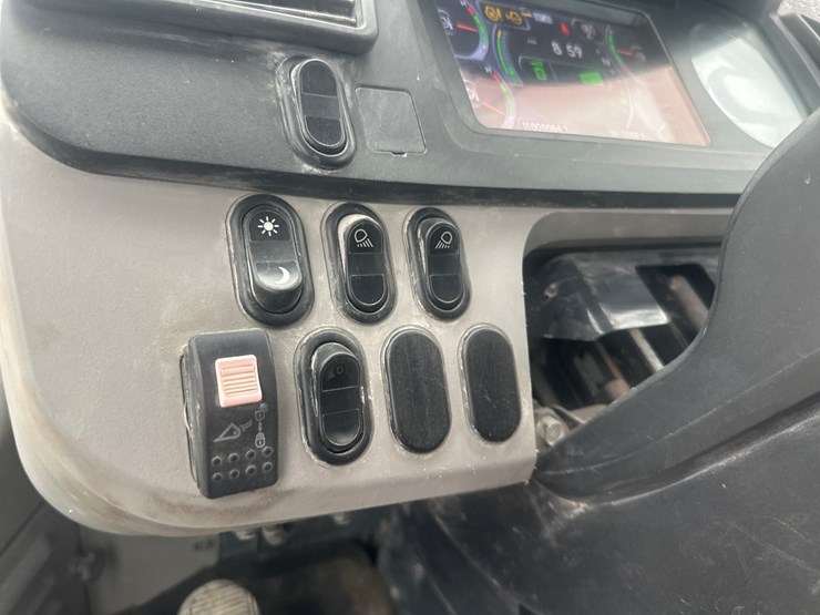 2016-komatsu-wa270-7-image-34