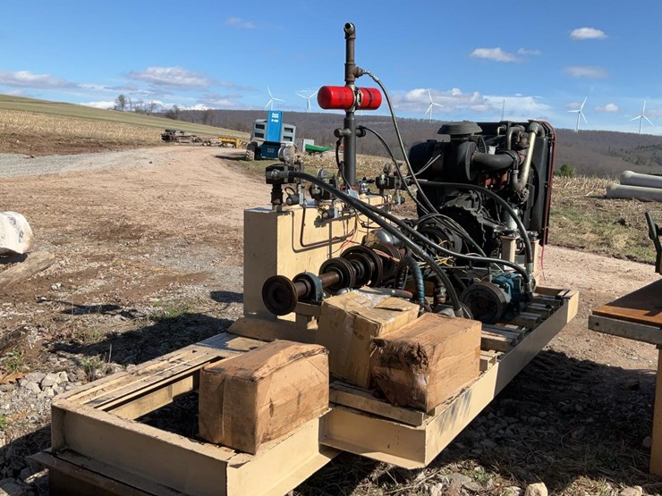 #200-•-iveco-power-unit-with-hydraulic-pumps-image-6