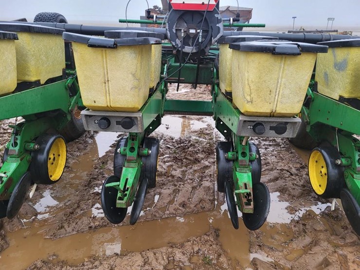 john-deere-7240-image-18