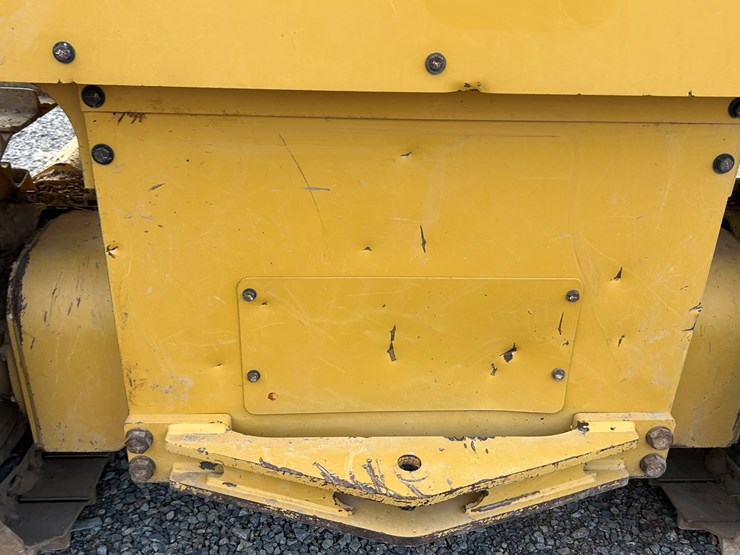 2023-caterpillar-d1-image-37