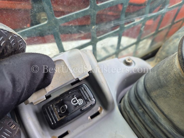 2021-kubota-svl95-2-skid-steer-loader-image-10