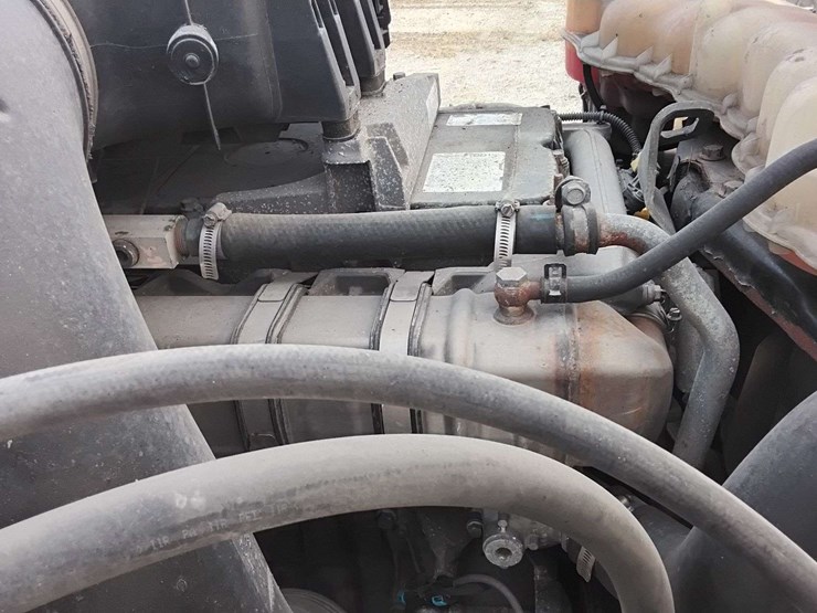 2019-freightliner-cascadia-126-image-23