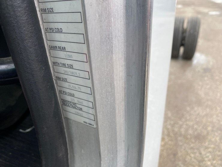 2016-peterbilt-325-image-81