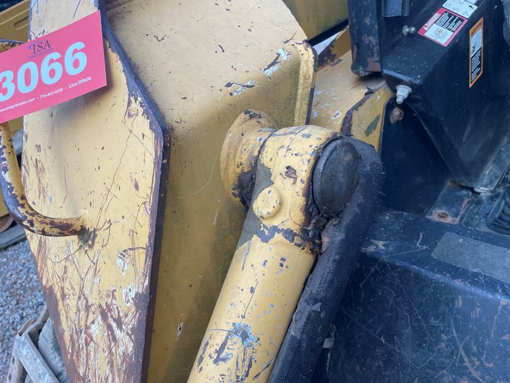 2006-deere-325-image-12